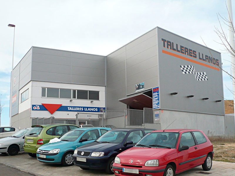 Fachada de Talleres Llanos en Valladolid